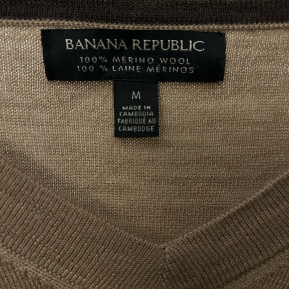 Banana Republic Men's V-Neck Brown merino wool Sweater. - Picture 3 of 6